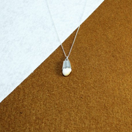 COLGANTE SAMBAR – COLGANTE CON PERLA DE VENADO